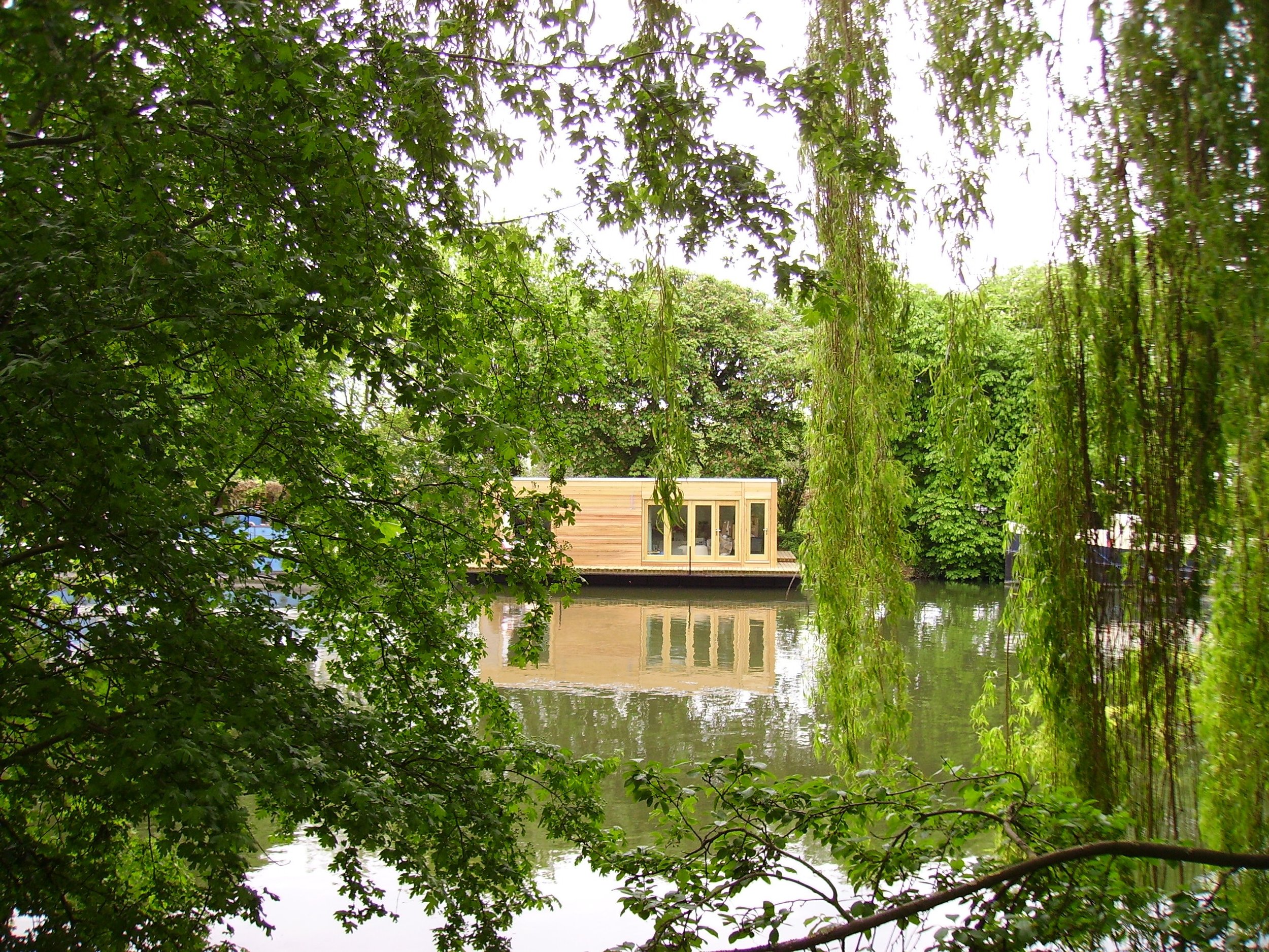 Eco Floating Homes creative retreat on the Thames