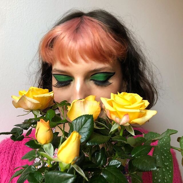 happy birthday angel ✨🌸🌼🌻 what a treat it was meeting you today! ...
..
.
.
#colorfulmakeup #makeupartist #mua #motd #colorful #makeup #photoshoot #shoot #model #pretty #girl #naturalmakeup #glowymakeup #dewymakeup #60smakeup #graphicliner #liner 