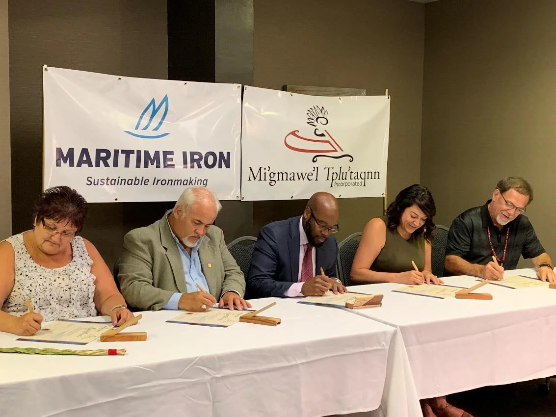 Seated from Left to Right: Chief Rebecca Knockwood, Co-Chair, MTI; Chief David Peter-Paul, Pabineau First Nation; Greg McKenzie, Chairman & CEO, Maritime Iron; Chief Sacha LaBillois, Eel River Bar First Nation; Chief George Ginnish, Co-Chair, MTI.