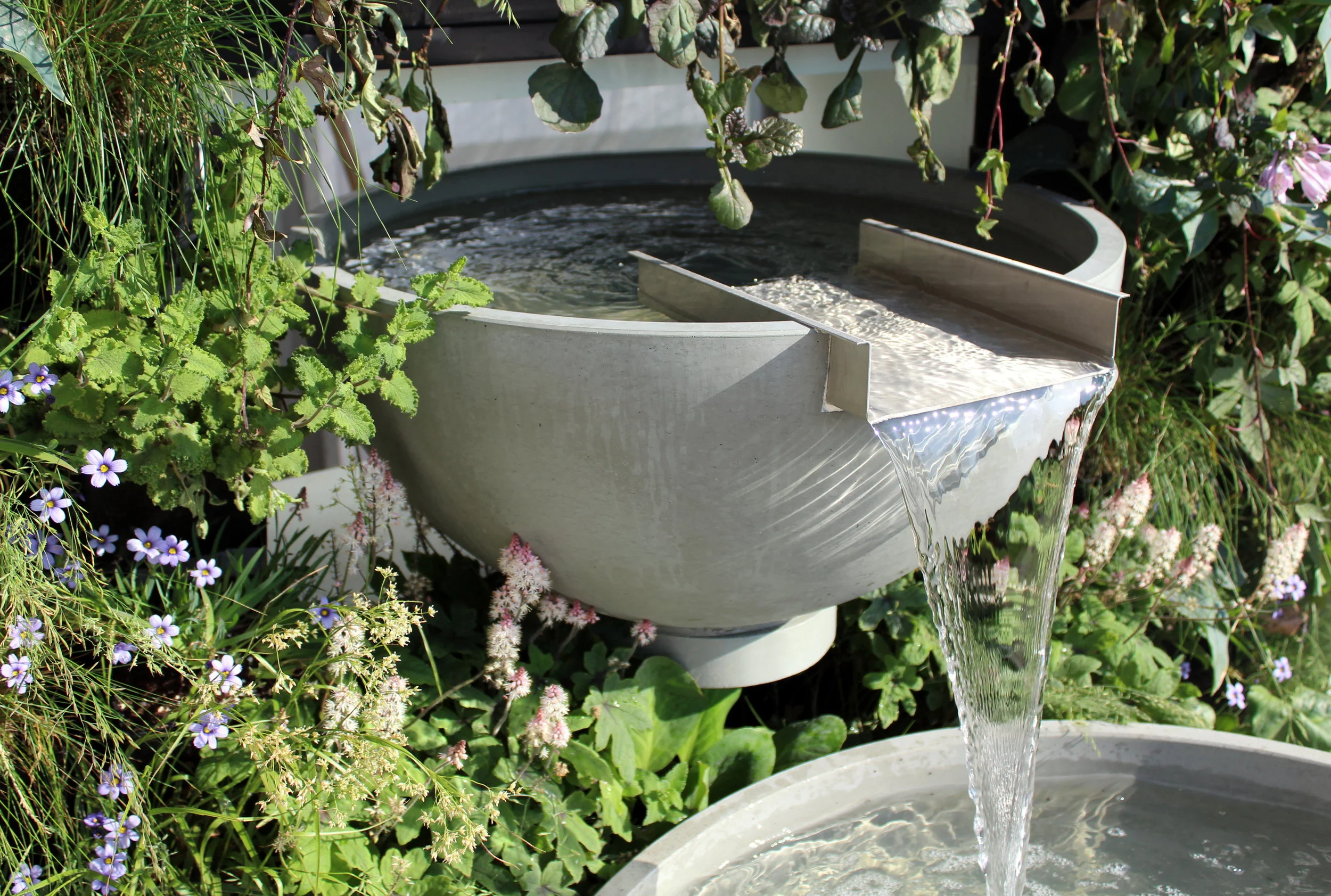 Water wall with Scupper Water Feature by Solus Decor and Living Wall by Green Matters UK