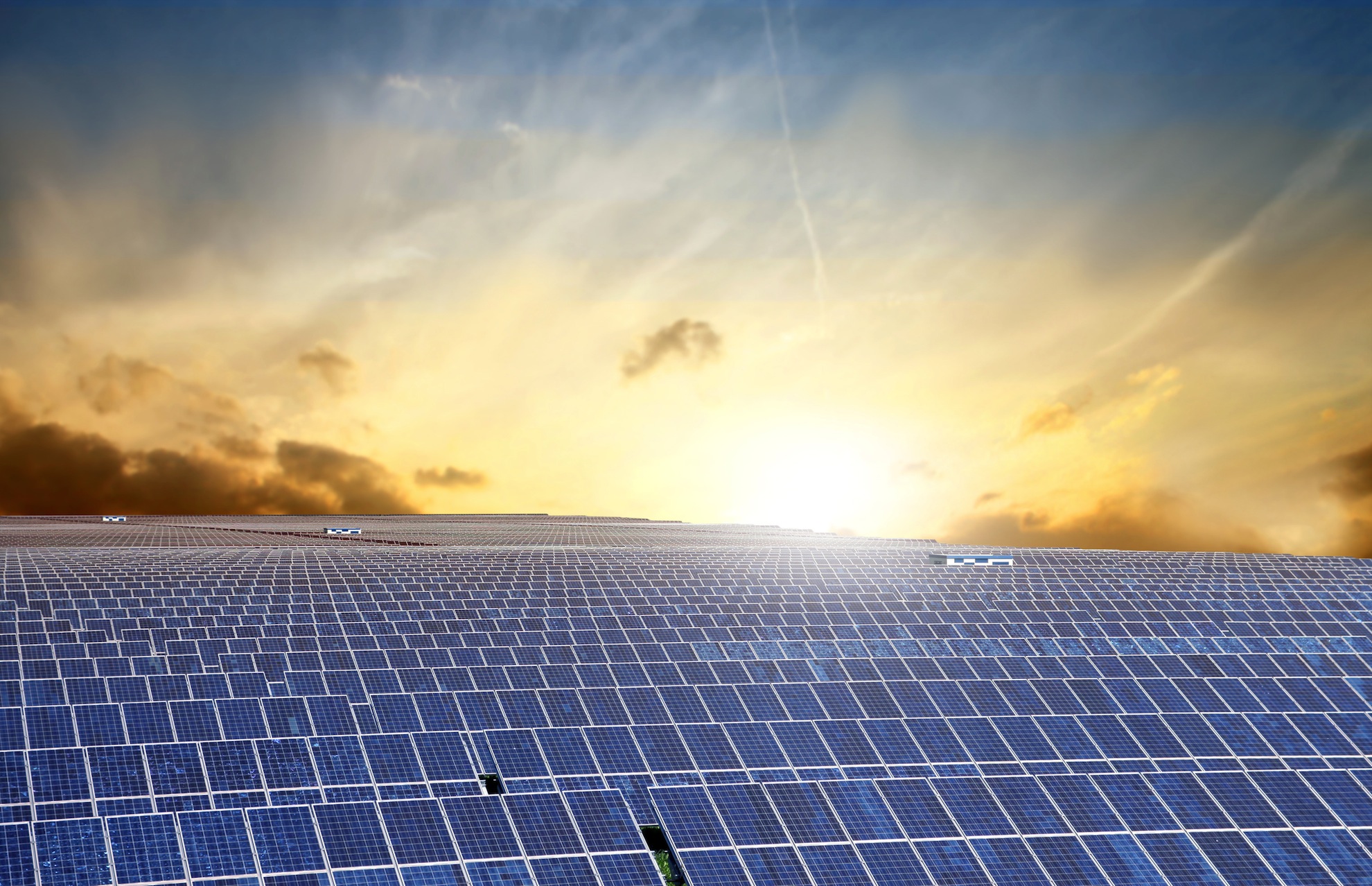 Солнечная энергия экологически чистая. Solar Power Энергетик. Солнечные панели ВИЭ. Поля солнечных батарей. Солнечные панели в поле.