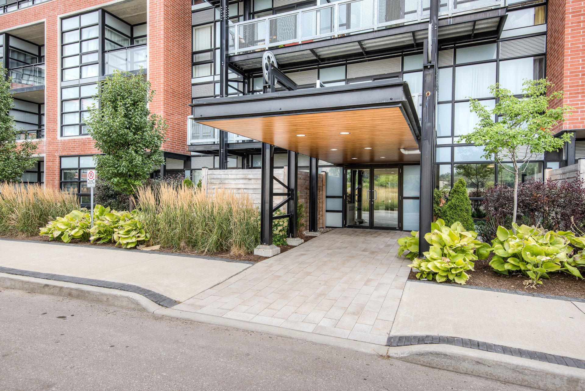 1 007-155StLegerEXT_5.jpg