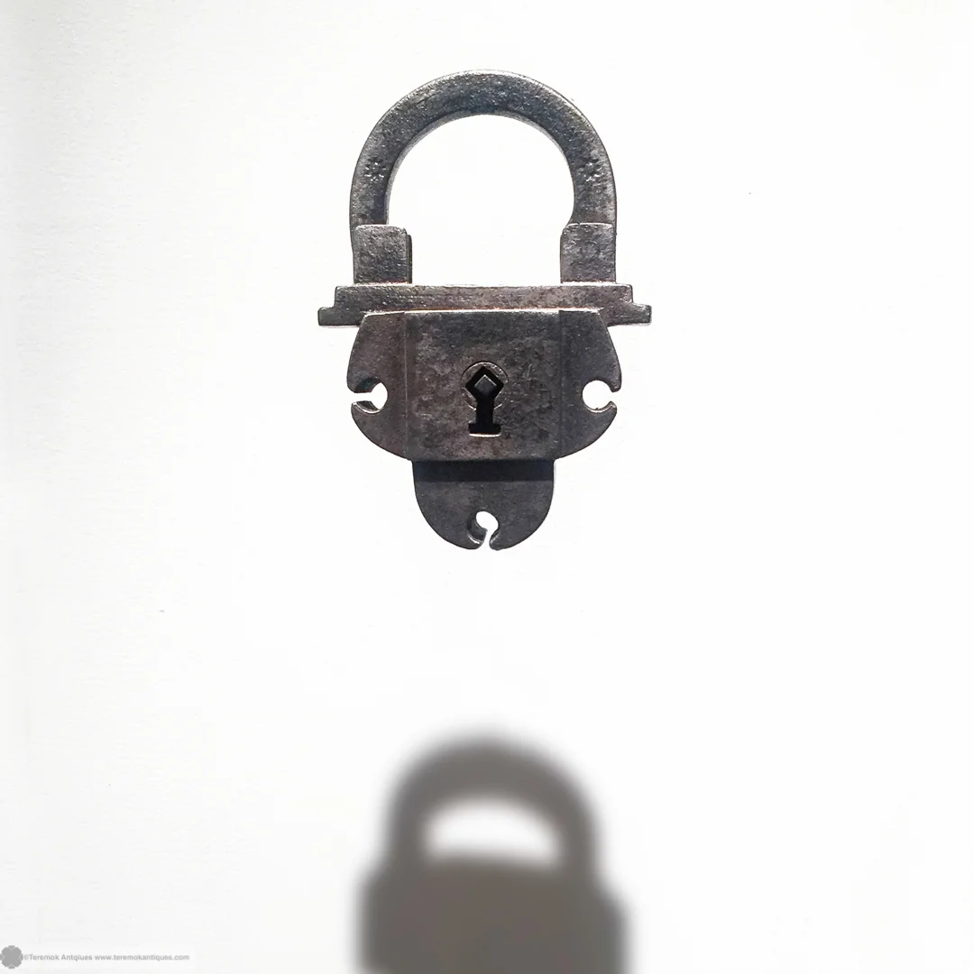 16_09_12_teremok_antiques_padlock_keys_001.jpg