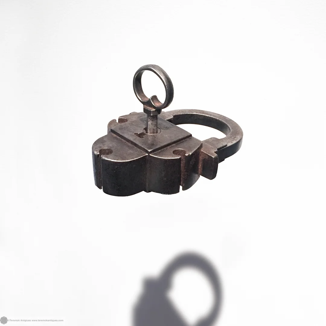 16_09_13_teremok_antiques_padlock_keys_003.jpg