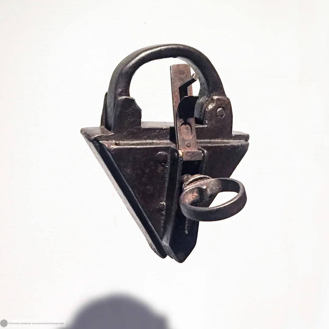 16_09_13_teremok_antiques_padlock_keys_001-2.jpg