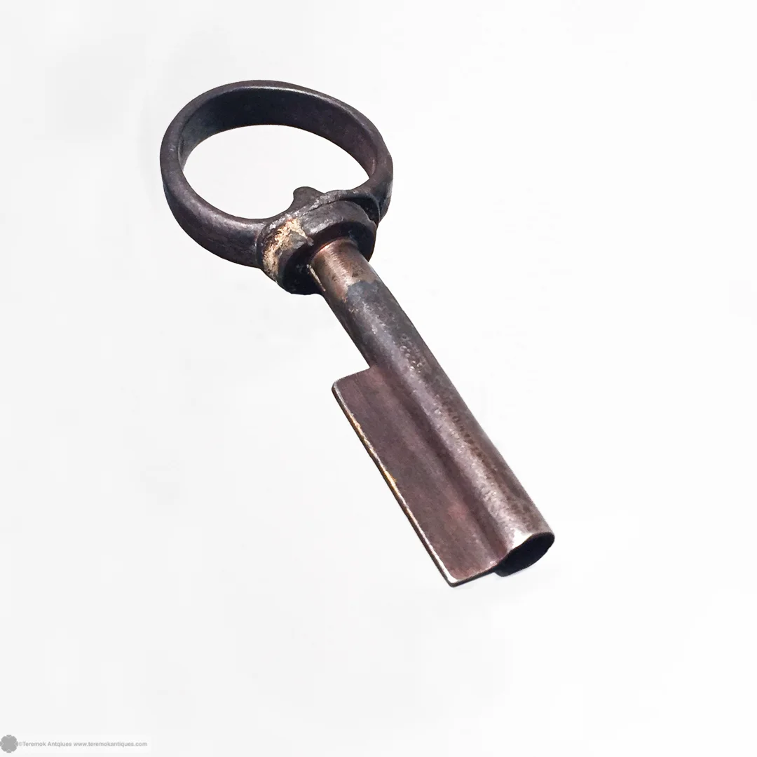 16_09_13_teremok_antiques_padlock_keys_002.jpg