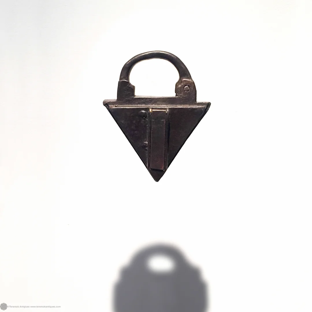 16_09_13_teremok_antiques_padlock_keys_001.jpg
