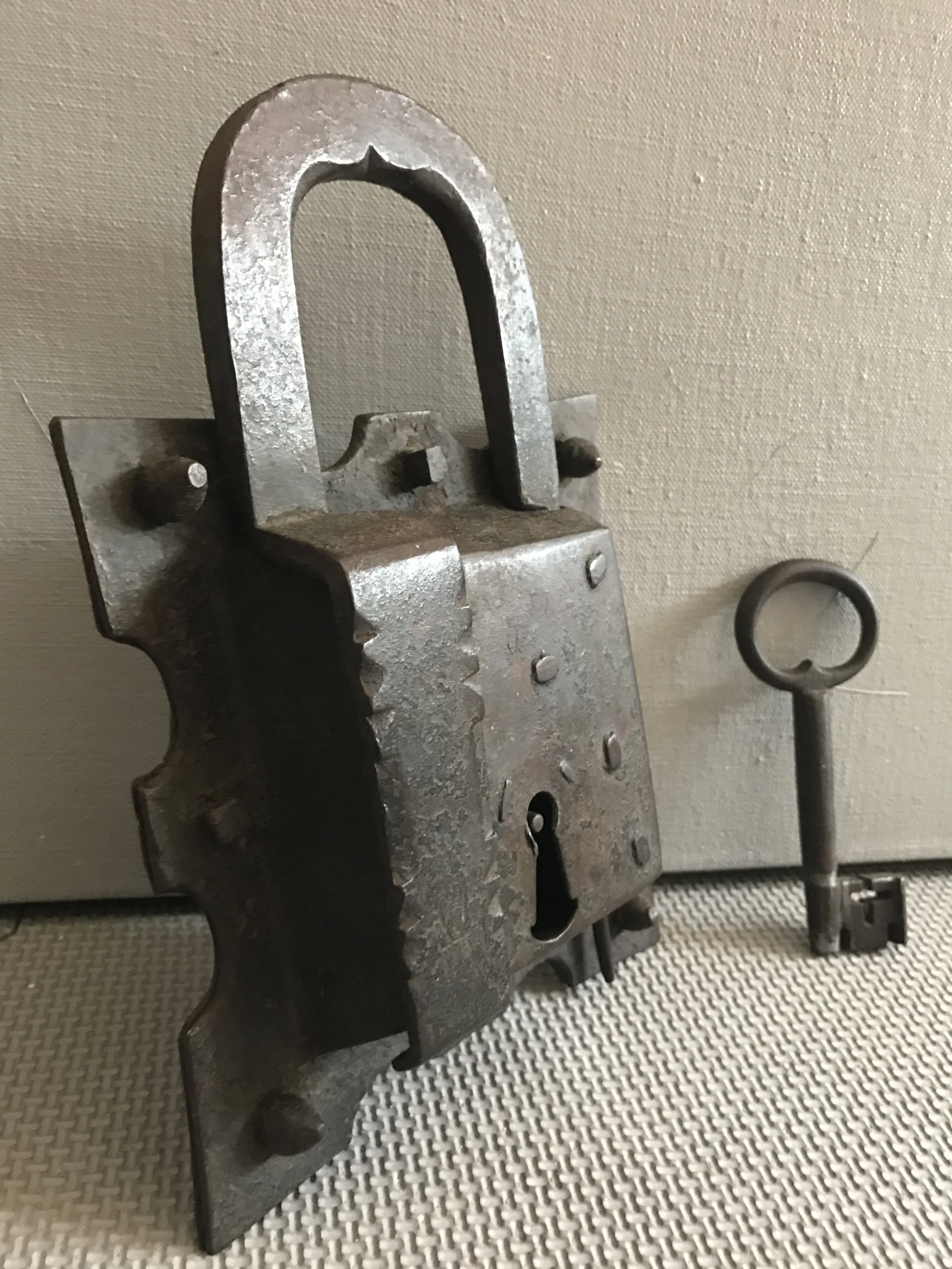 15th_century_padlock_teremok_antiques_3.JPG