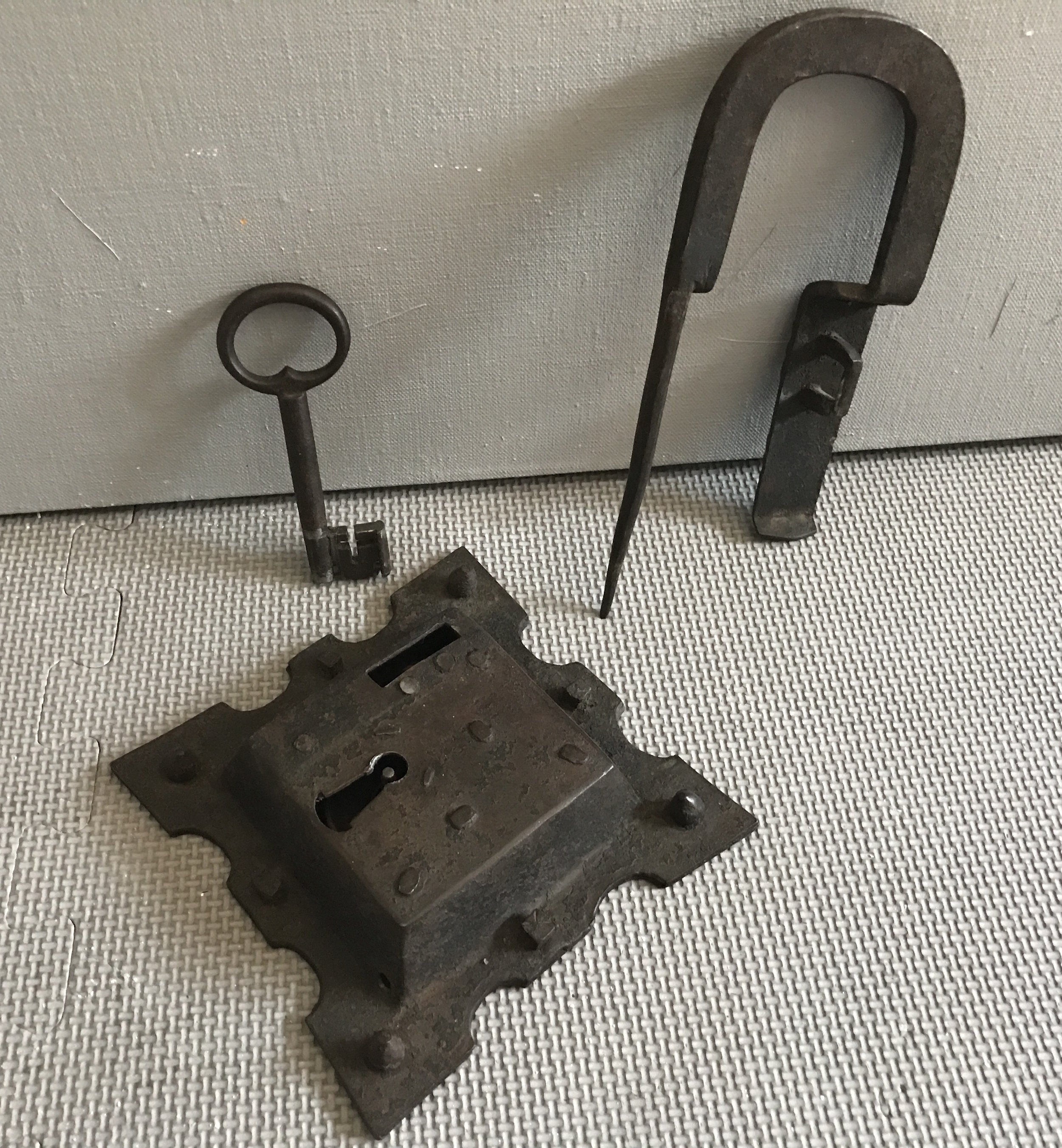 15th_century_padlock_teremok_antiques_4.JPG