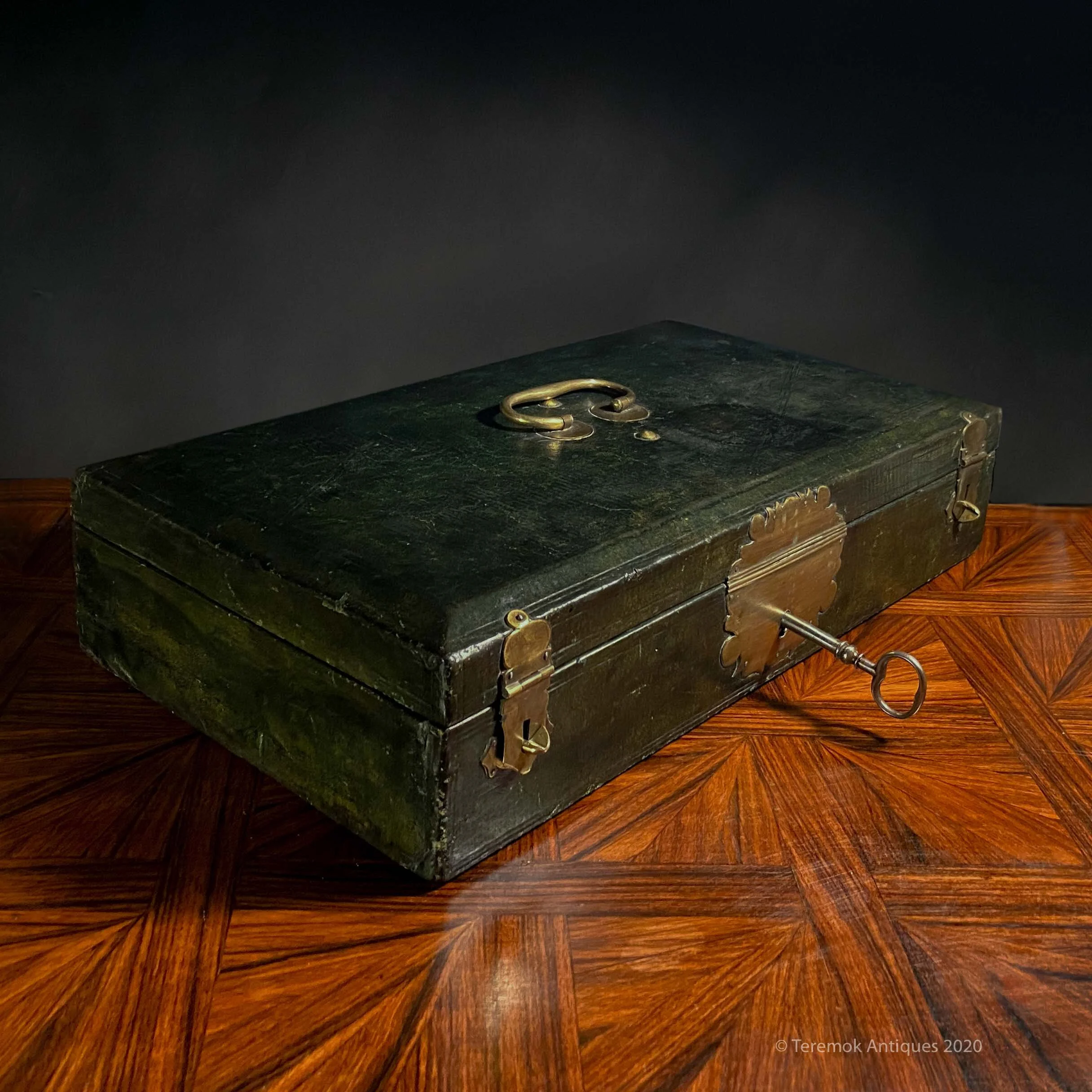 Casket 18th century_leather TrmkAntqs_0347