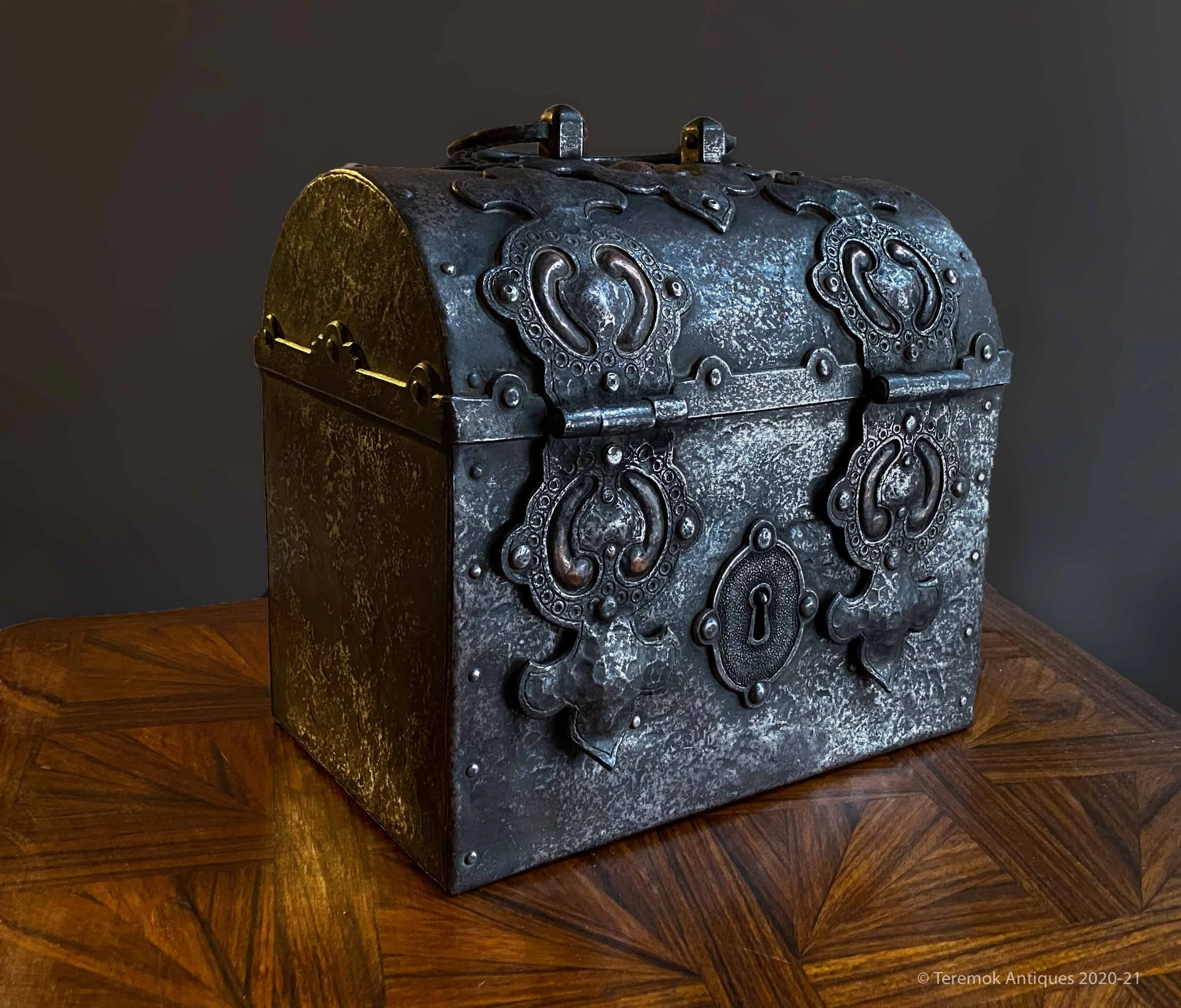 21_1_29_wrought_iron_casket_1_TrmkAntqs_0345-sq.jpg