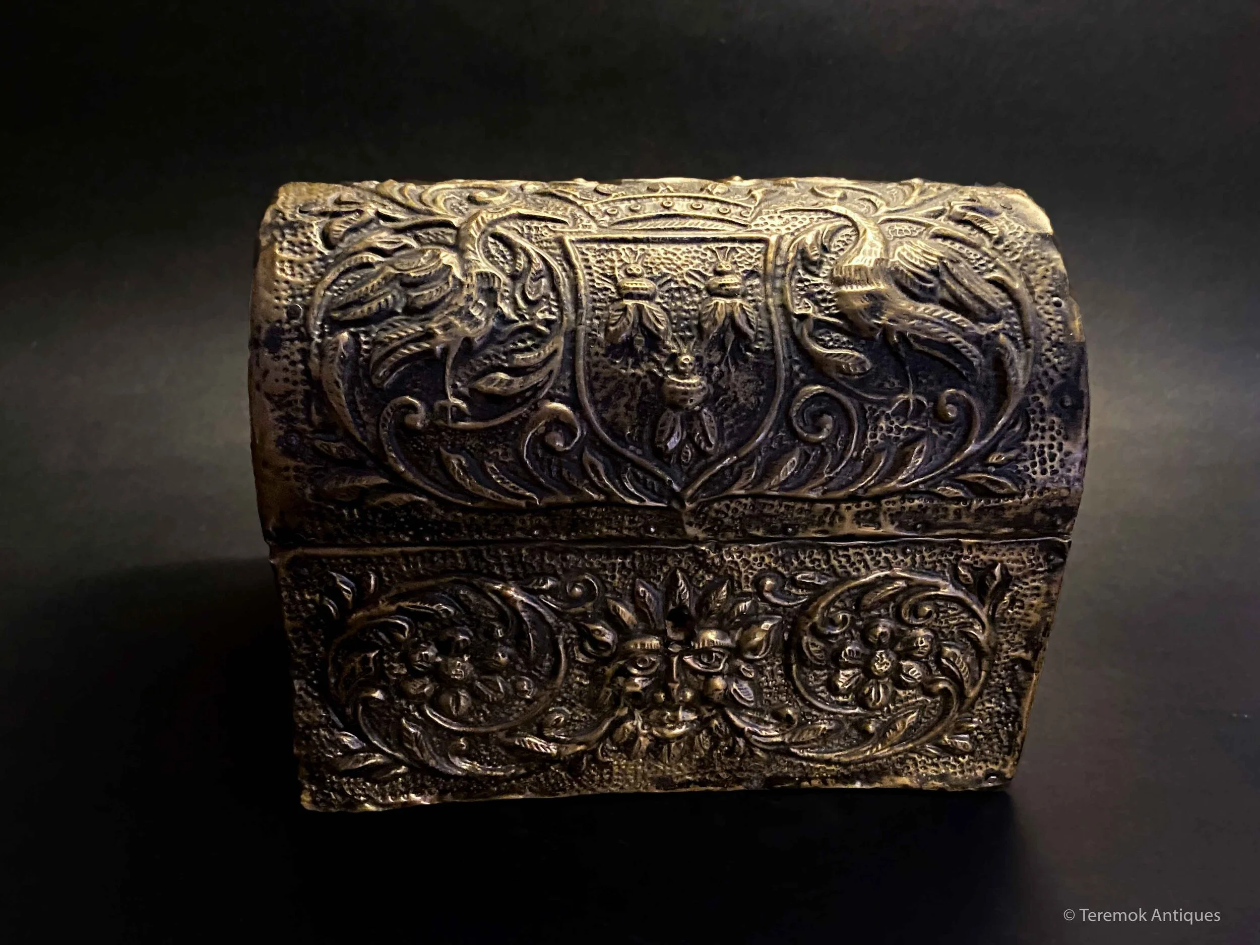 20_11_20_casket_barberini_revival_29trmkantqs_0289-sq.jpg