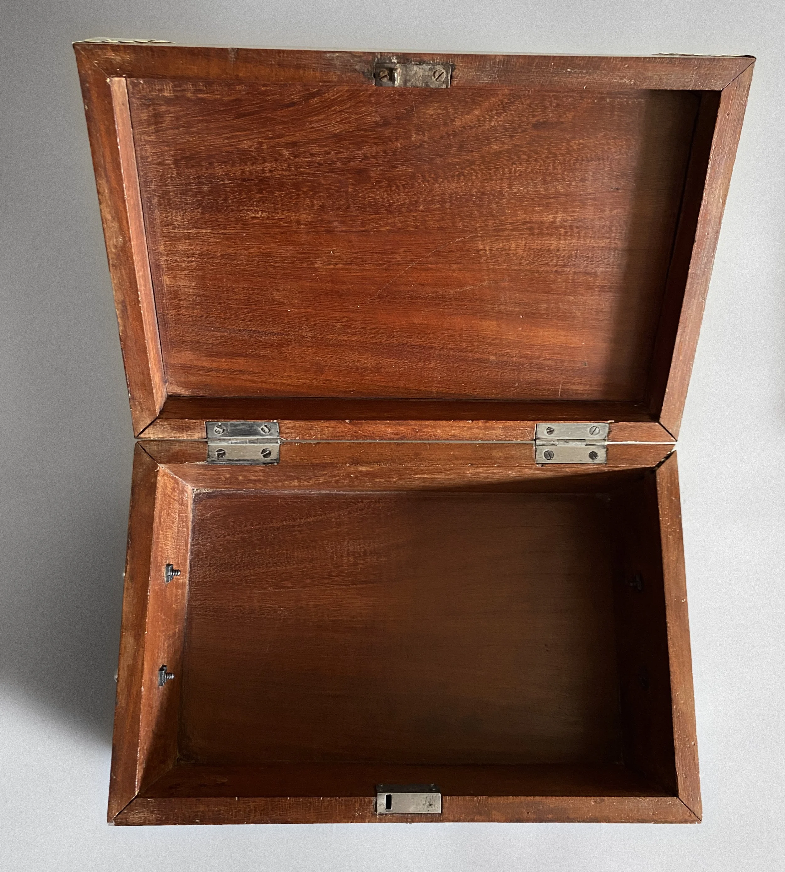 2022-04-20 17.06.50_TrmkAntqs_0422_sq.jpg