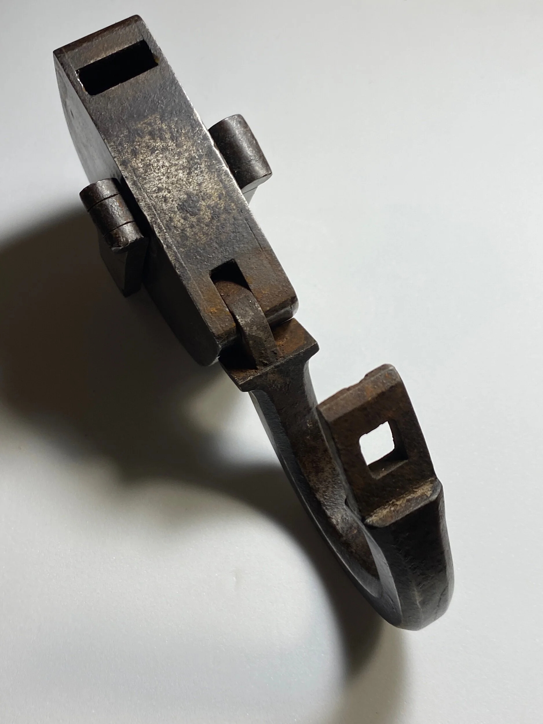 DDAA2C9E-FF8B-4A46-9F3F-2047EE518BBD