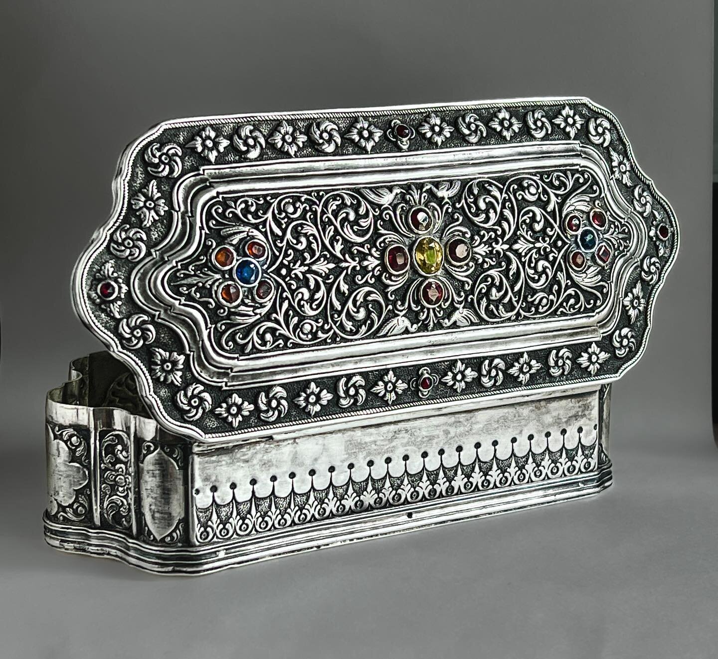 Available. An exceptionally fine silver jewelry box set with nineteen natural gemstones including sapphires and garnets. Kandy, Sri Lanka. Late 19th century. #antiquesilver #srrlanka #silverbox #antiquesilverbox #asiansilver #asianantiques #antiquebo