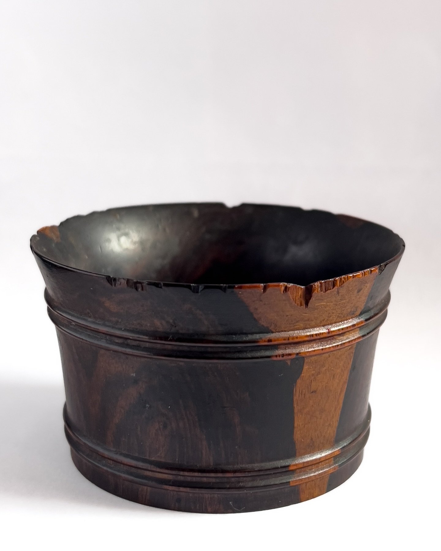 🟢Antique turned lignum vitae sander with label: &ldquo;Sand Holder - 
For Blotting -
House of Represent(atives) 
Augusta, Maine 
Used by -
Rep. WMH. Waterhouse
Lucille Taylor&rsquo;s
Great Grand(f)ather&rdquo;

#antiques #lignumvitae #americana