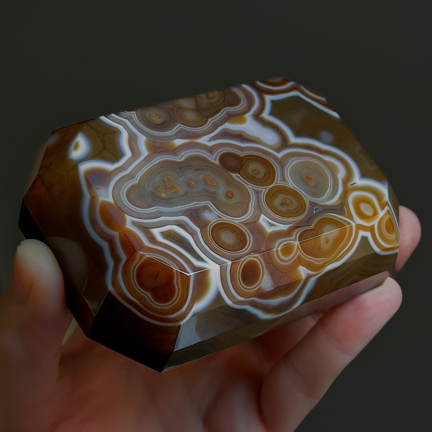Sold 🔴 Murrhine agate specimen paper weight with beautiful &ldquo;maculae&rdquo; patterning. #murrhinevases #murrinavasa #sardonyx #hardstone #antiques