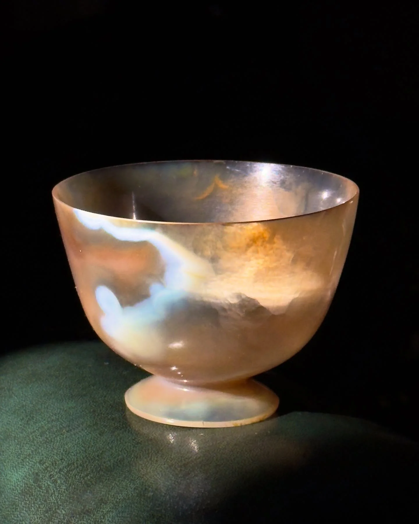 Beautiful agate cup, incredibly thin and delicate. Cambay c. 1900. (Sold). #hardstone #agate #antiques #agatecup