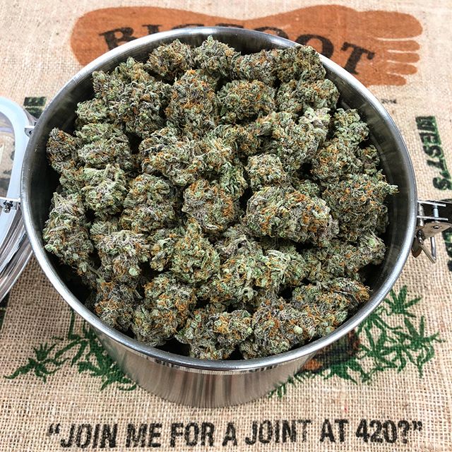 Fresh batch of JAH Cookies dropping soon. Just in time for the freakin weekend! 🙌🏼
#jahcookies #jahnetics #jahneticsdelivery #joinmeforajointat420