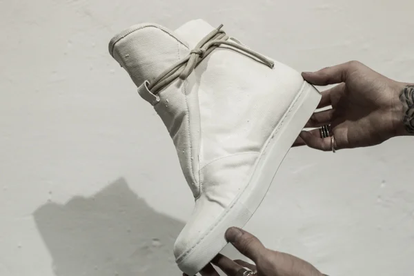 ROMBAUT // FR The emphasis is on handmade craftsmanship applied to simple products using honest materials. Visit them.