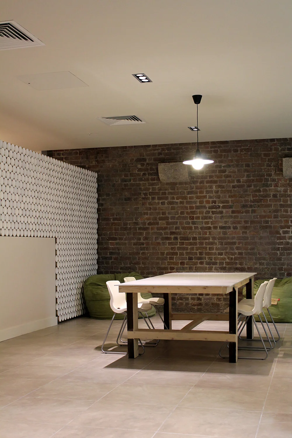 07 Ph 1 Casual meeting table.jpg