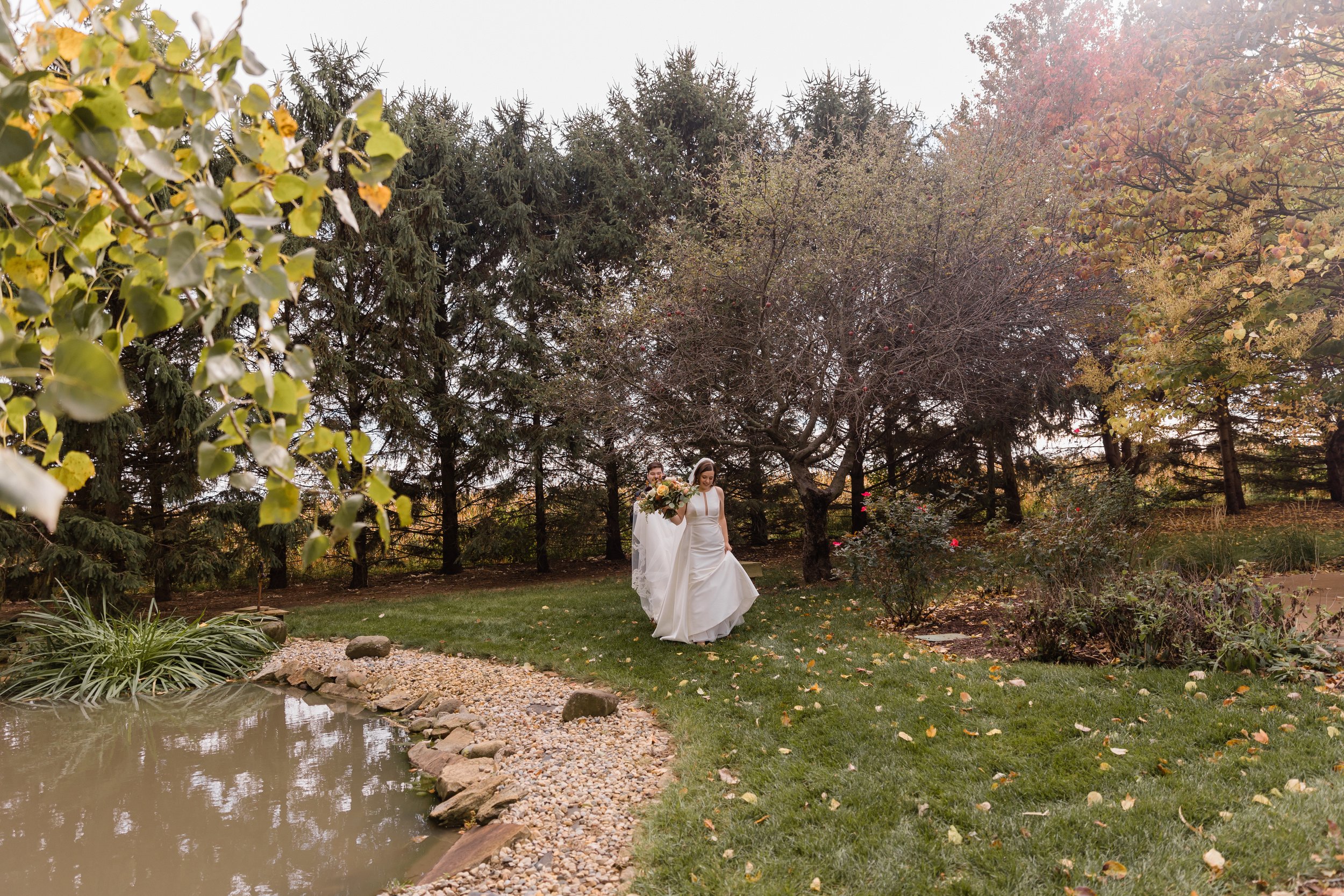 Beautiful Fall wedding at Pear Tree Estate in Champaign, Illinois.