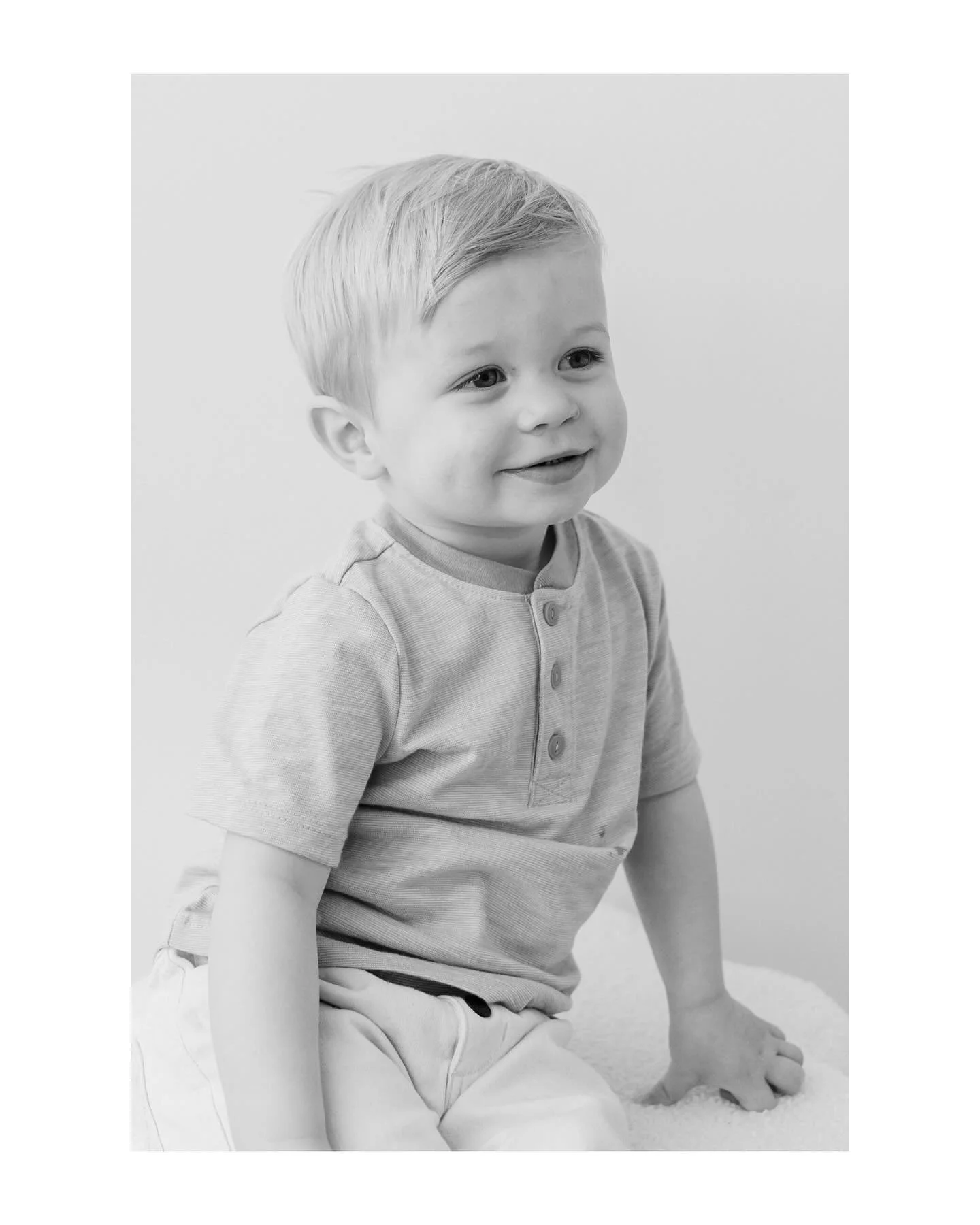 That dimple got me 💀
-
-
-
-
-
-
-
#familyphotoshoot #minisession #springsession #kidsportrait #peoriafamilyphotography #toddler #familylove #mortonil #lookslikefilmkids #personalityportrait #studiosession #simpleportraits #kodakgold