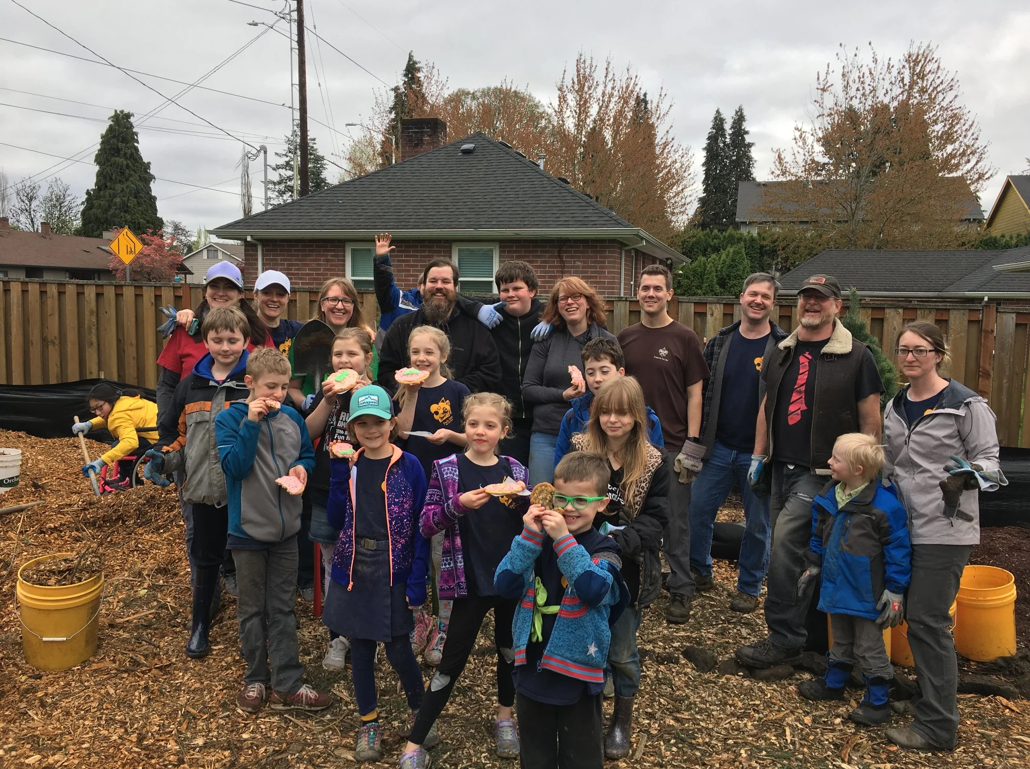Community volunteers at the 2019 SOLVE It For Earth Day mulching event at newly acquired sites in Beaverton just south of the intersection of SW Farmington Rd and SW 141st Ave.