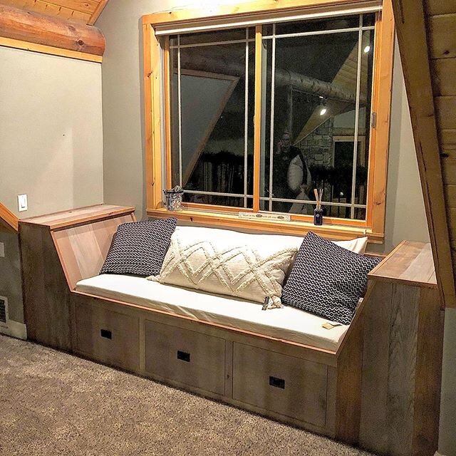 ❗️Built In Reading Nook❗️
This was such a fun build!!@elisasilkwood came to me with an idea to design and build an area where her family could sit, relax &amp; enjoy a good book 📚 We also incorporated a storage aspect to it. This reading nook really