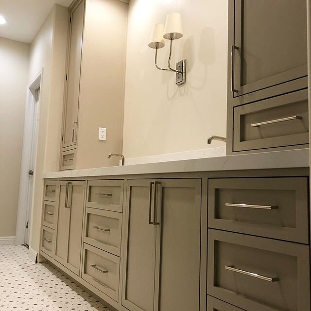 ❗️Master Bathroom Double Vanity❗️This custom built in vanity was a challenging build. It taught me a lot about how to approach custom cabinetry work and showed me certain techniques that I need to improve. I&rsquo;m really trying to master the proces