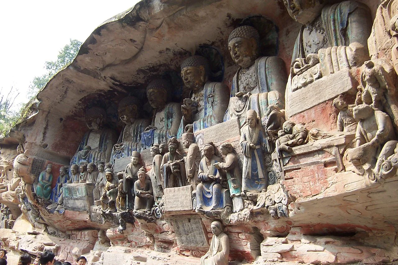 1280px-Dazu_rock_carvings_baoding_buddhas.JPG