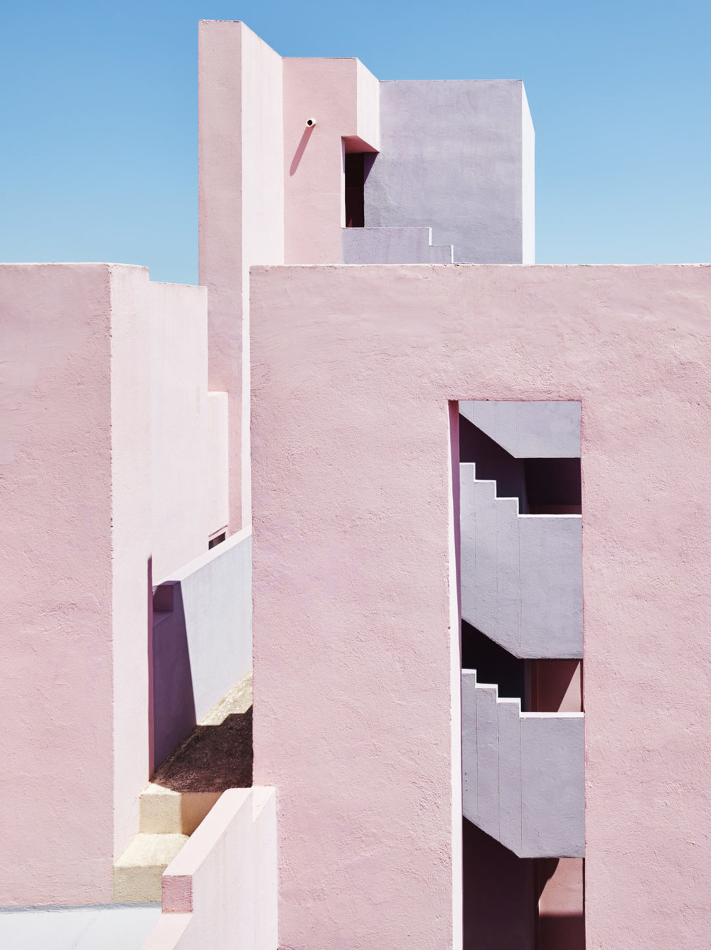 Muralla_Roja_Calpe_Spain_Ricardo_Bofill_Taller_Arquitectura_012-1078x1440.jpg