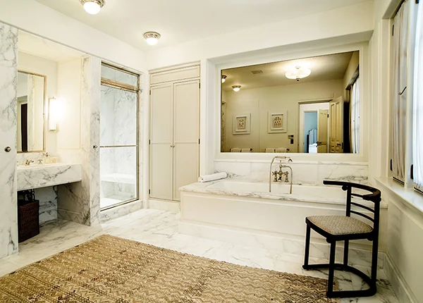 2h 1520Roble-0570bathroom_jb.bd 2.jpg