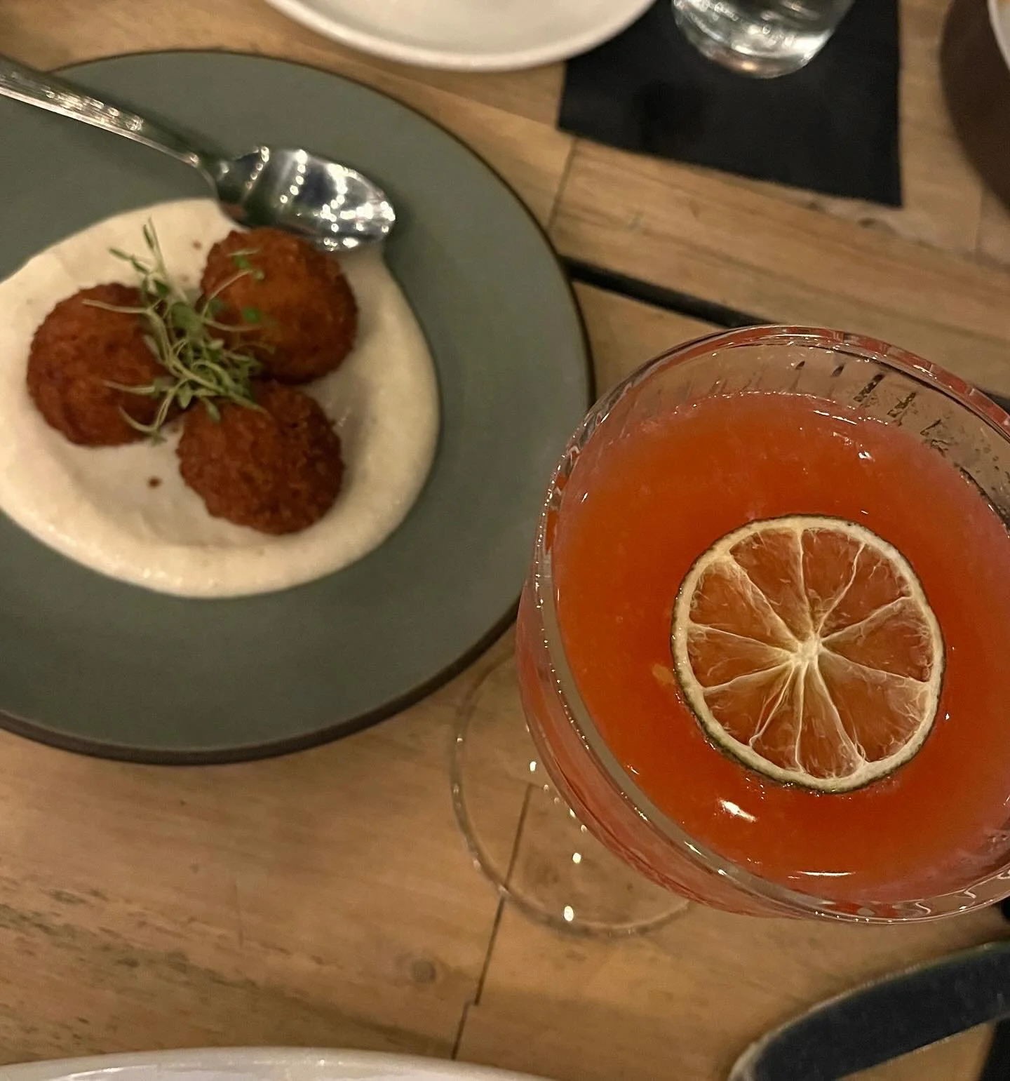 Weekends are for apps and craft cocktails. 🍴🍸