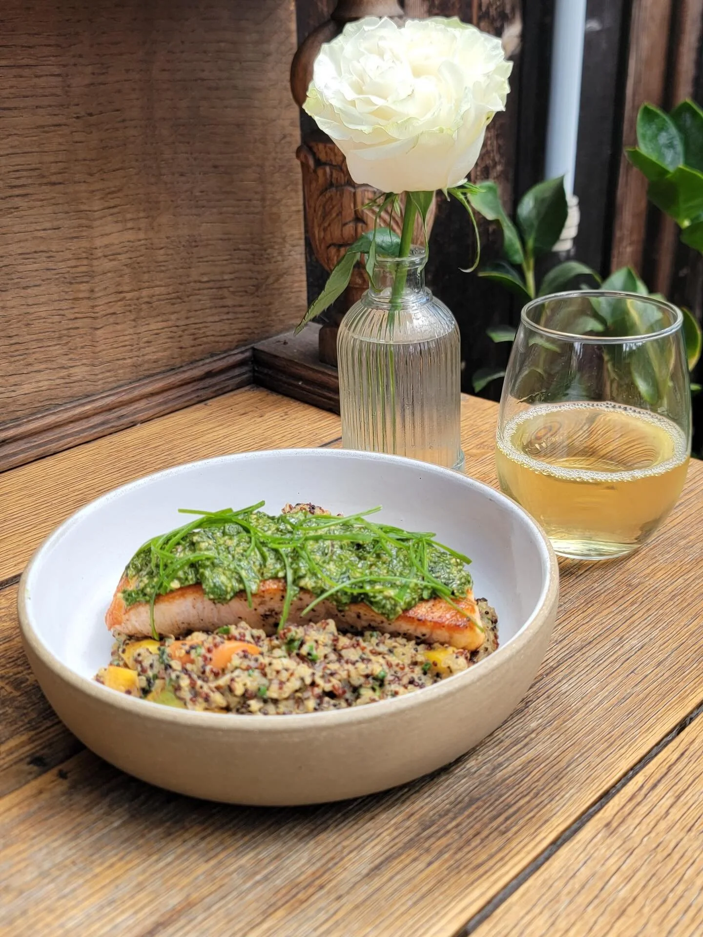 New Menu Item ‼️
Salmon Filet 
Curry Quinoa 
Carrots 
Green Onion 
Thai Bail Pesto 
Coconut Milk 

Tonight is also Martini Tuesday so come check out our cocktails for $11! 

#newmenu #spring #martini #ocrestaurants #craft