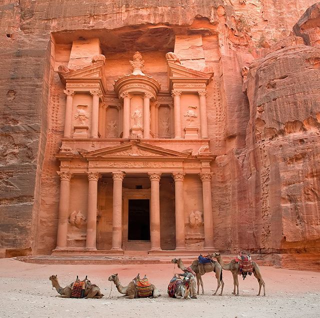 Petra, one of our bucket list destinations! Who wants to go to Jordan to explore this UNESCO World Heritage Site with us?! #altheatravel #incentivetravel #petra #jordan #travel #petrajordan