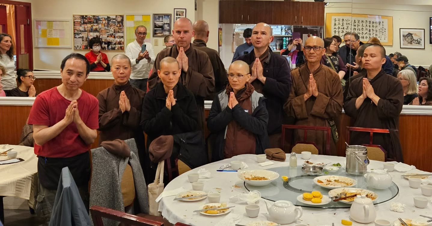 We were so happy to be serving the Plum Village's Monastics and friends a Vegan Dinner on Sunday. At the end of the dinner, Mr Ken Chau, the Owner, was invited to be receiving a special Chanting Offering by the Monastic.
We thank the Monastic and fri