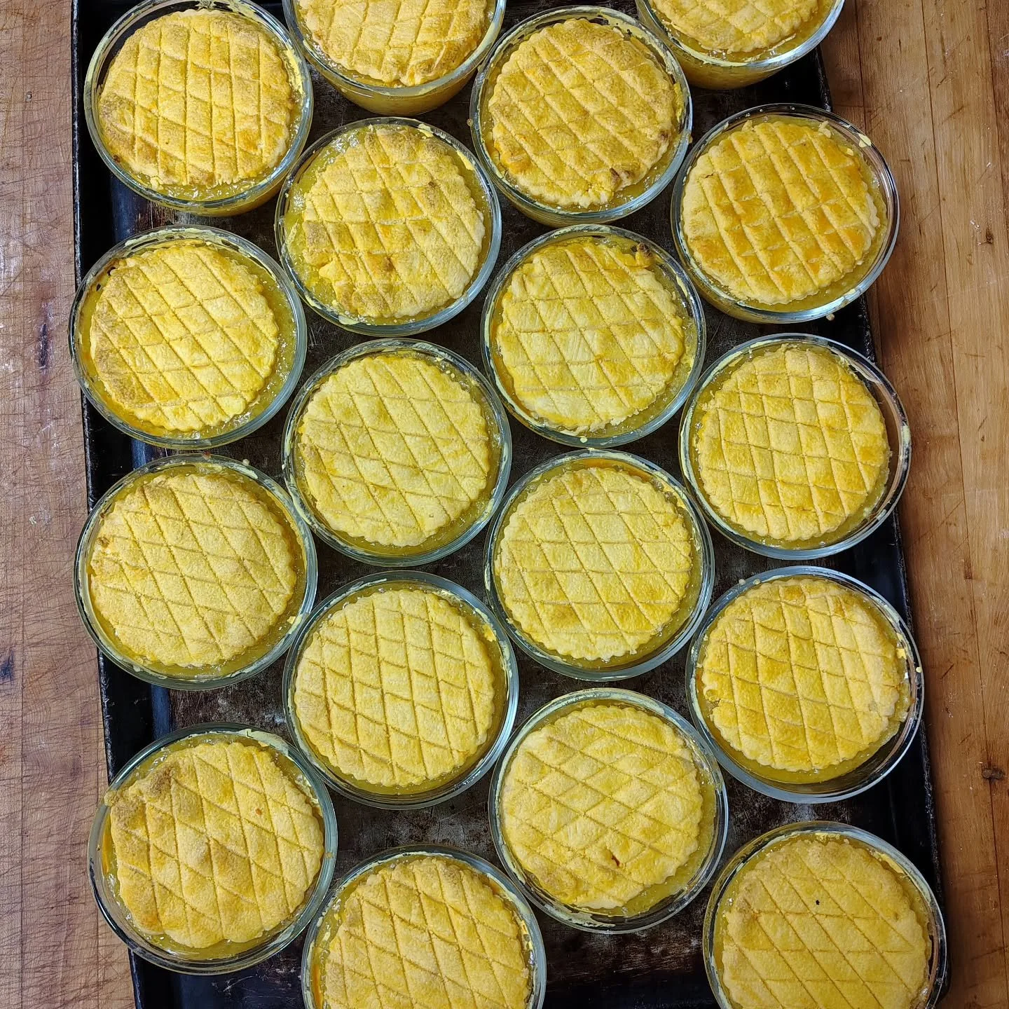 Best in town!

Vegan-Friendly Tapioca Pudding freshly baked from the oven this morning! 

Come grab it While Stock Lasts! 

Handcrafted with Love!
Oven baked fresh. 
Red Bean paste filling! 
Full of flavor.
Perfect for sharing&hellip; or keeping all 