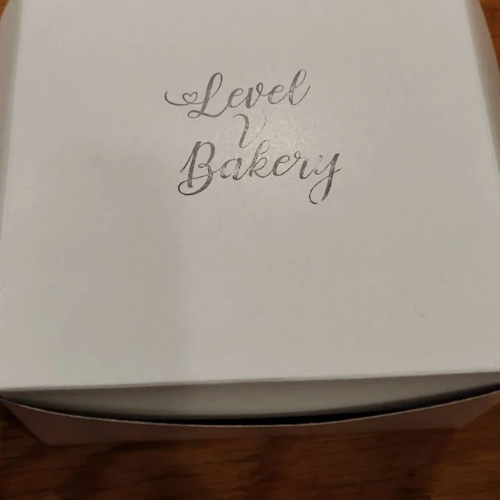 One of customers brought these delicious Cupcakes which are all Vegan to celebrate her birthday at Sun Bo Kong.

The Vegan cakes are made by one of our collaborators Level V Bakery @levelvbakery and our customers are so generous to save us 2 pieces t