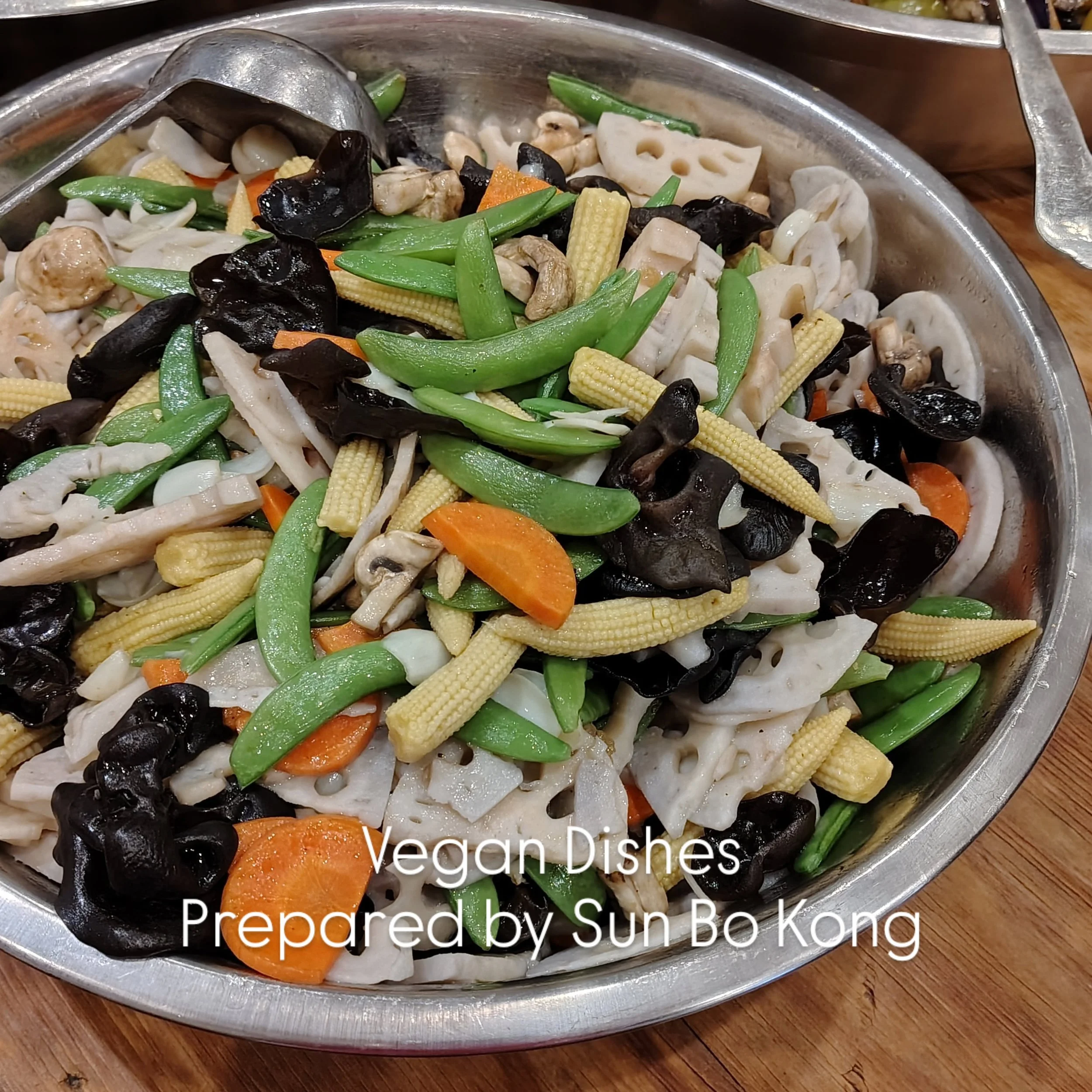Today is a busy day as we have to prepare over hundreds Vegan Dishes for the Mount Illuminance Nanlin Temple 光明山南林寺.

We like to thank the Temple and the volunteers for trusting us in preparing the food for their important event. 

Many volunteers fr