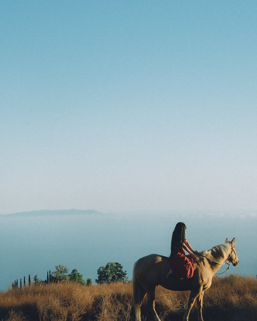 @tayleesweetie Tay horseback in Malibu ❤️
