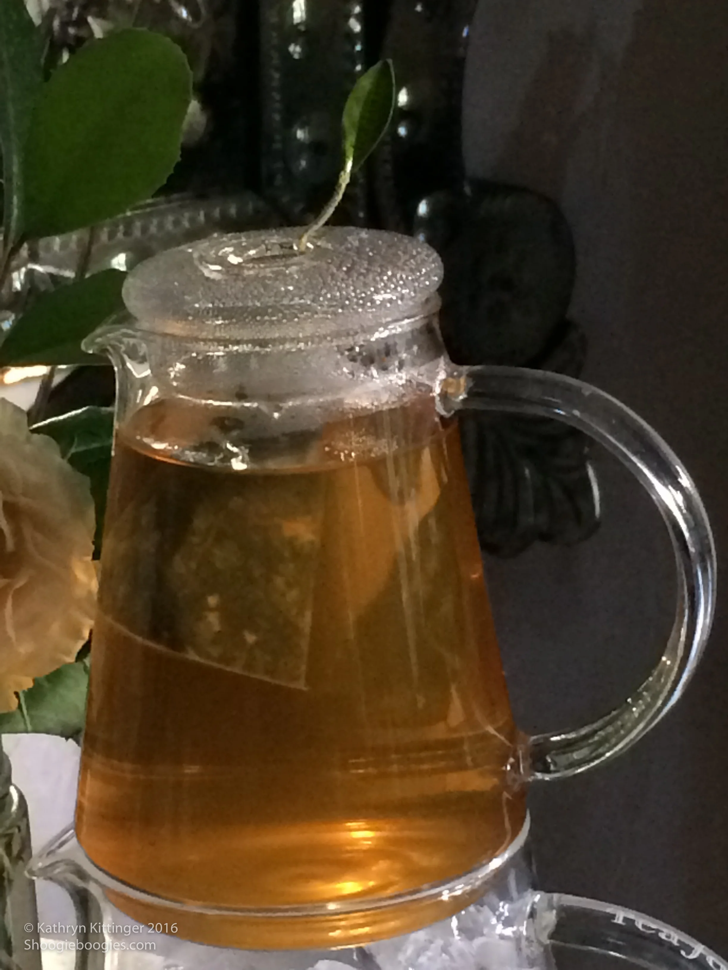 Shoogie_Boogies_Double_Decker_Tea_Pot-1.jpg