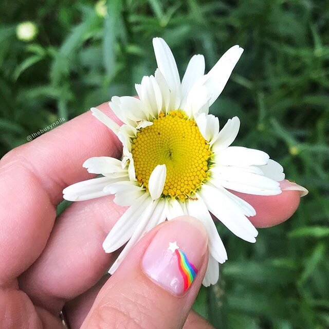 #pridenails + 🌼 = 😁
.
.
.
.
#pridenailart #rainbownails #rainbownailart #🌈🌈