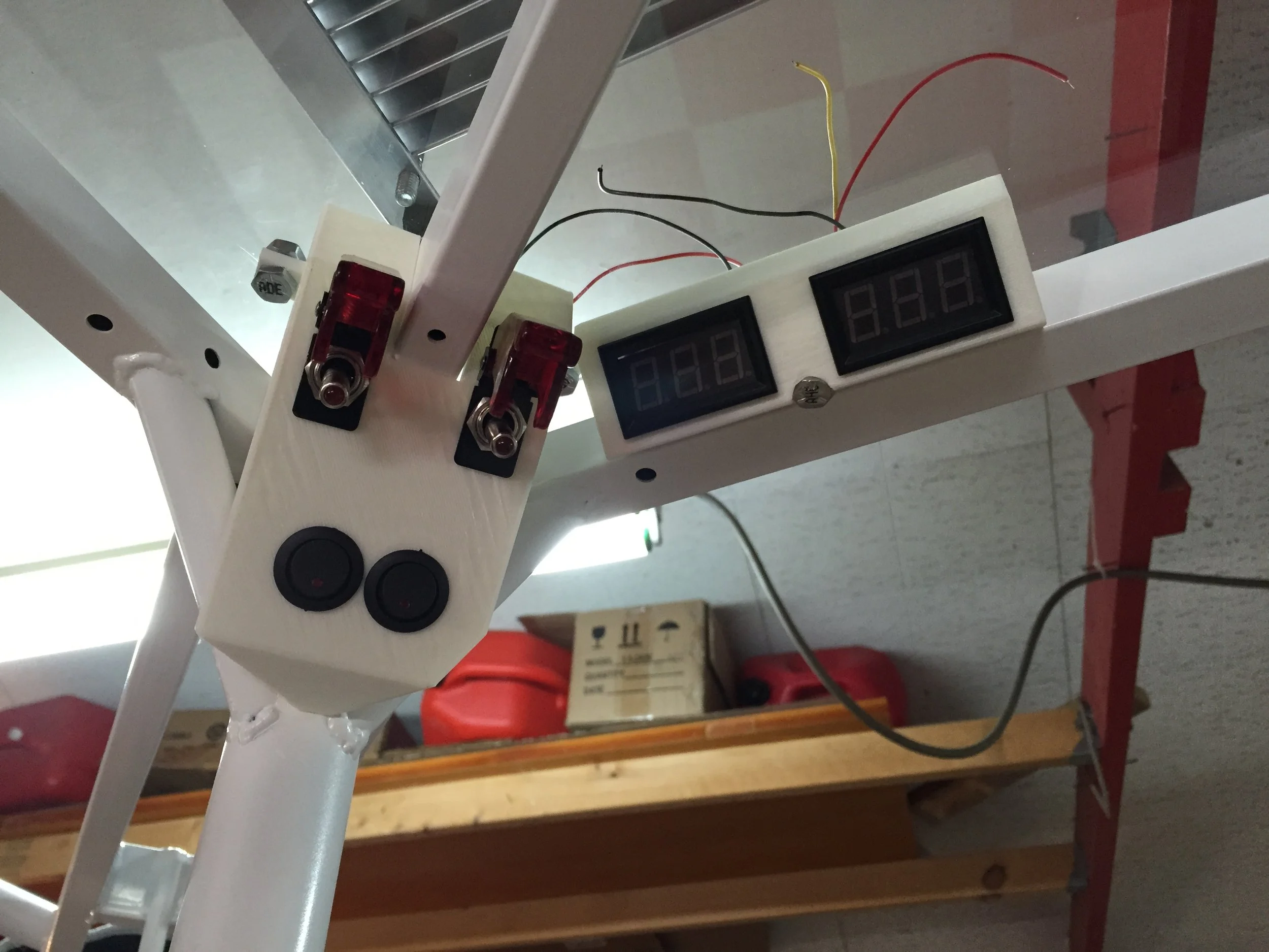  Each side had its own controls for power and battery monitoring.&nbsp; Each also required two switches to be pressed to activate power to the motors to ensure they couldn't accidentally be turned on. 