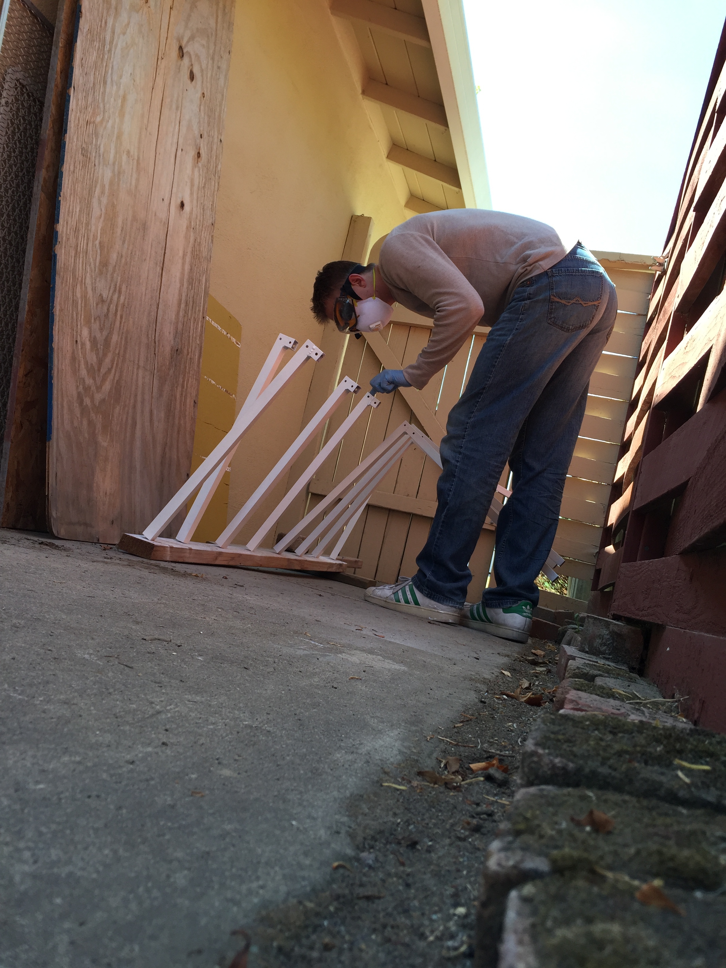  Spray painting the duct bars 