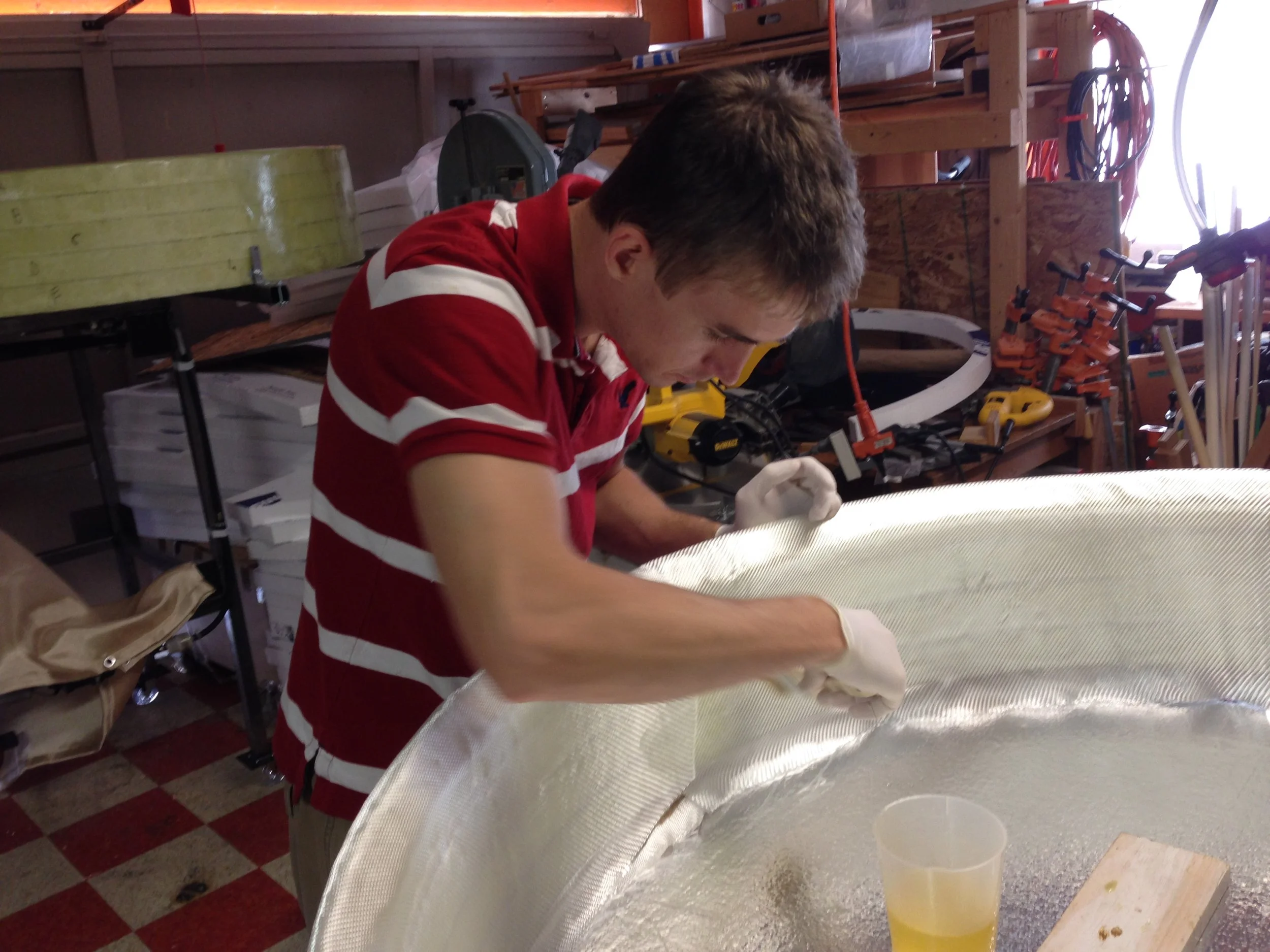  Painting epoxy on the fibergalss cloth to form a duct 