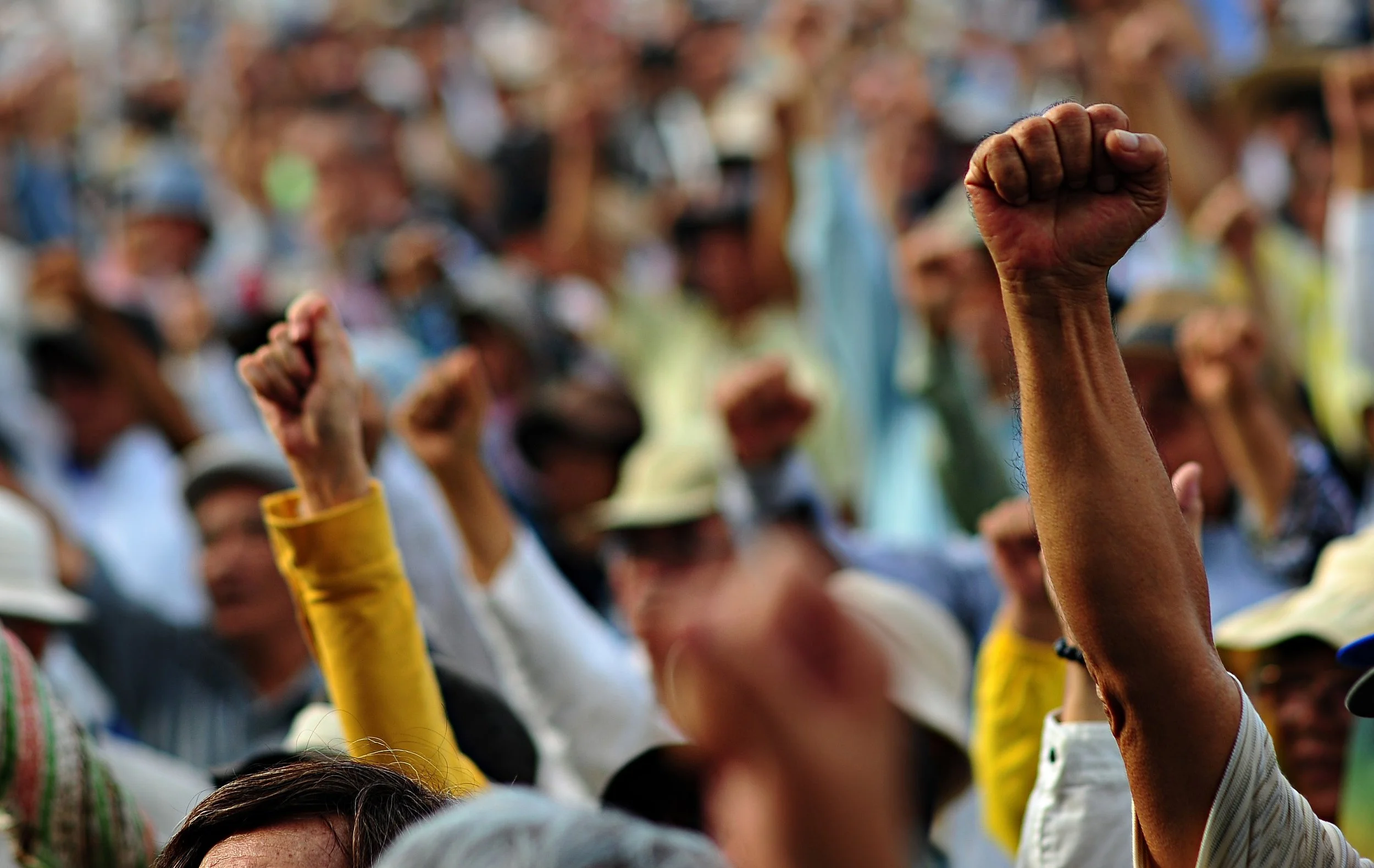 Closeup_of_protesters_at_Ginowan_protests_2009-11-08.jpg