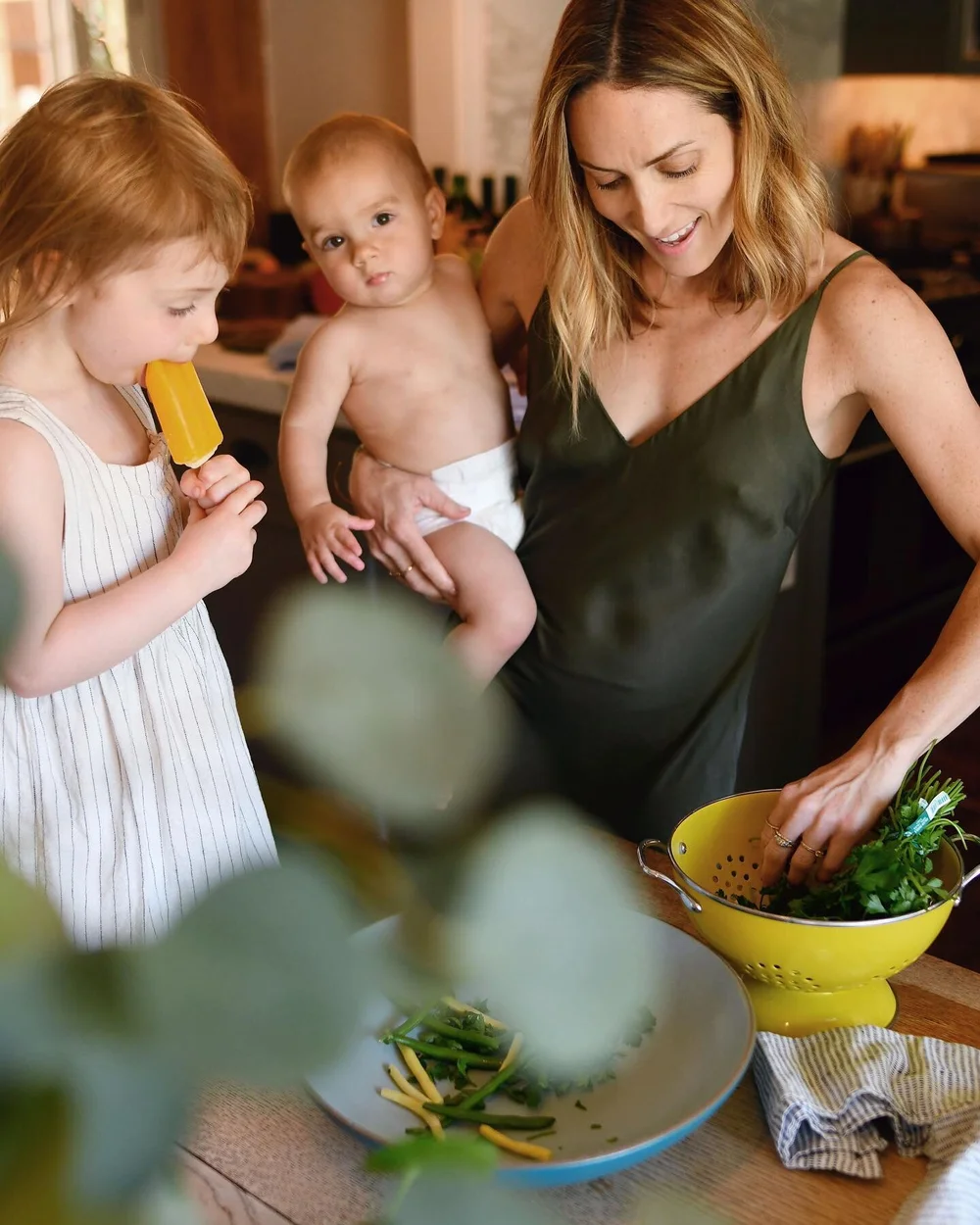 How many hands does it take to make this salad? What are my fave summertime picks?! Check out my latest blog post to find out!! Link in bio! #beyourbestself