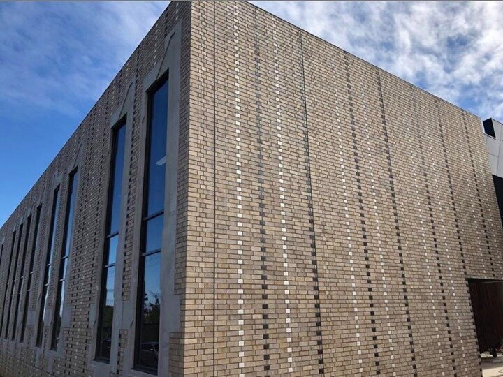 Re-post from @robertsonsbuildingproducts, who supplied the custom blend of grey Krause Brick Tiles with black &amp; white highlights for Toorak College&rsquo;s Science and Technology Centre.