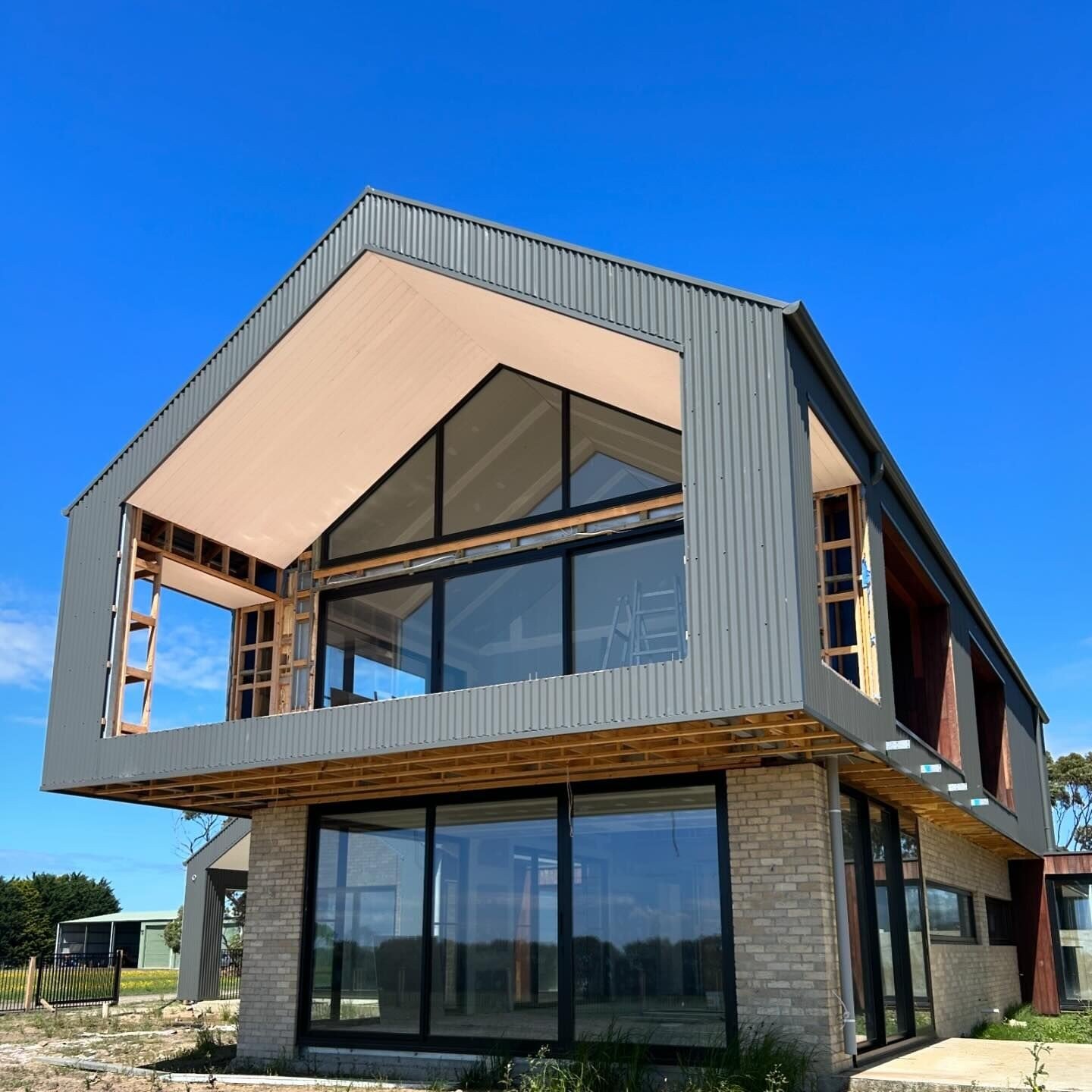 Sneak peek of #panoramafarmhouse, the latest project underway by custom home builder @signaturehomesgeelong, featuring hand made Krause Bricks. 

Build &amp; Photo @signaturehomesgeelong
Design @assemble__design